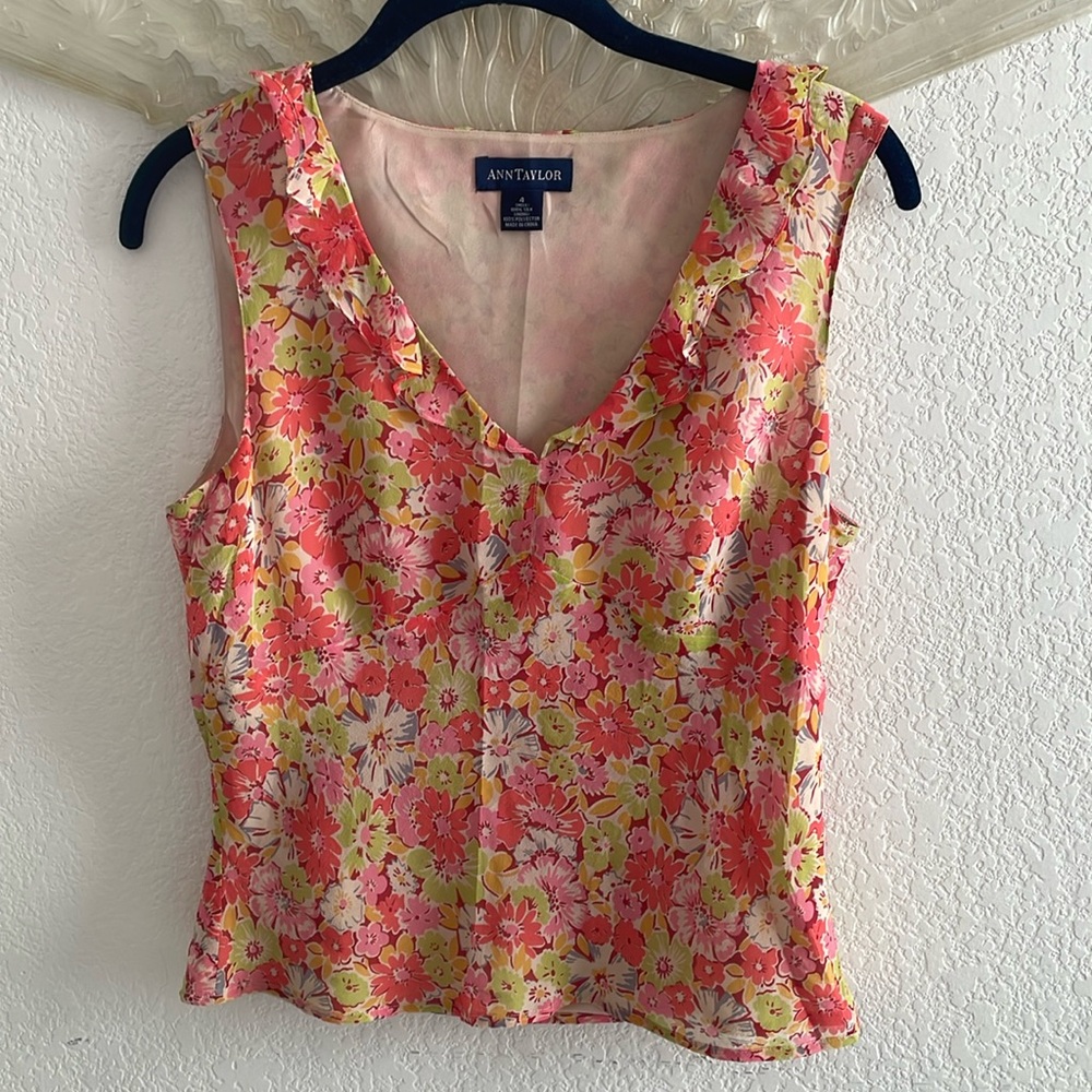 NWOT Ann Taylor Size4 Floral 100% Silk.Top lined 100% Poly Pit-Pit 18”length 19”